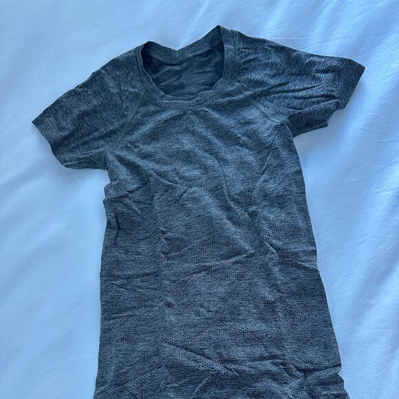 Lululemon Swiftly Short Sleeve Gray/Green Size 2 - Picture 1 of 2